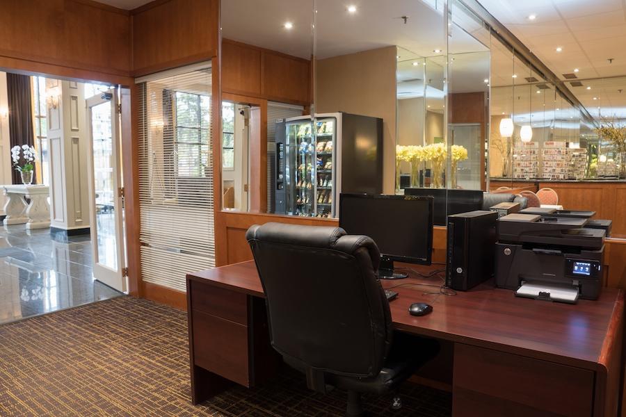 The Roehampton Hotel Toronto Exterior photo