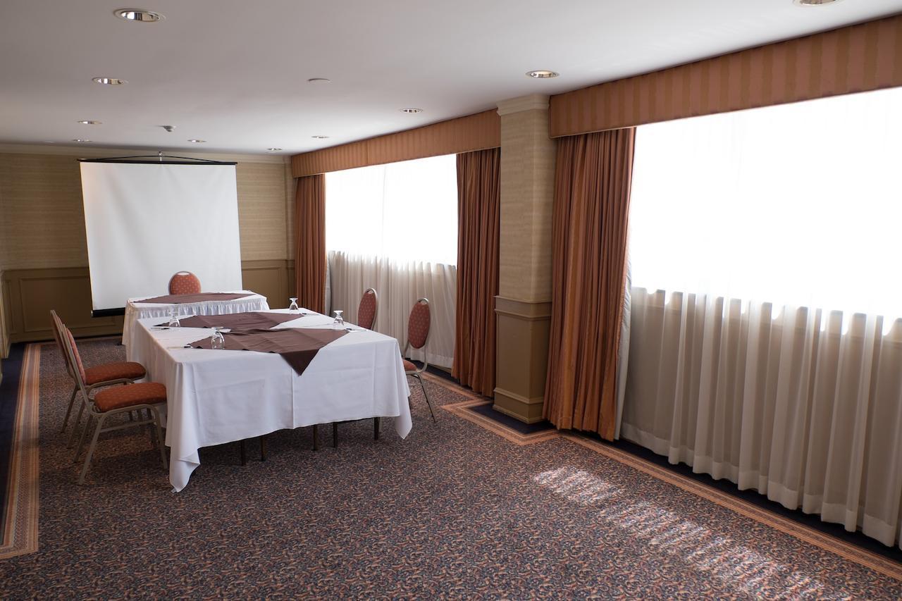 The Roehampton Hotel Toronto Exterior photo